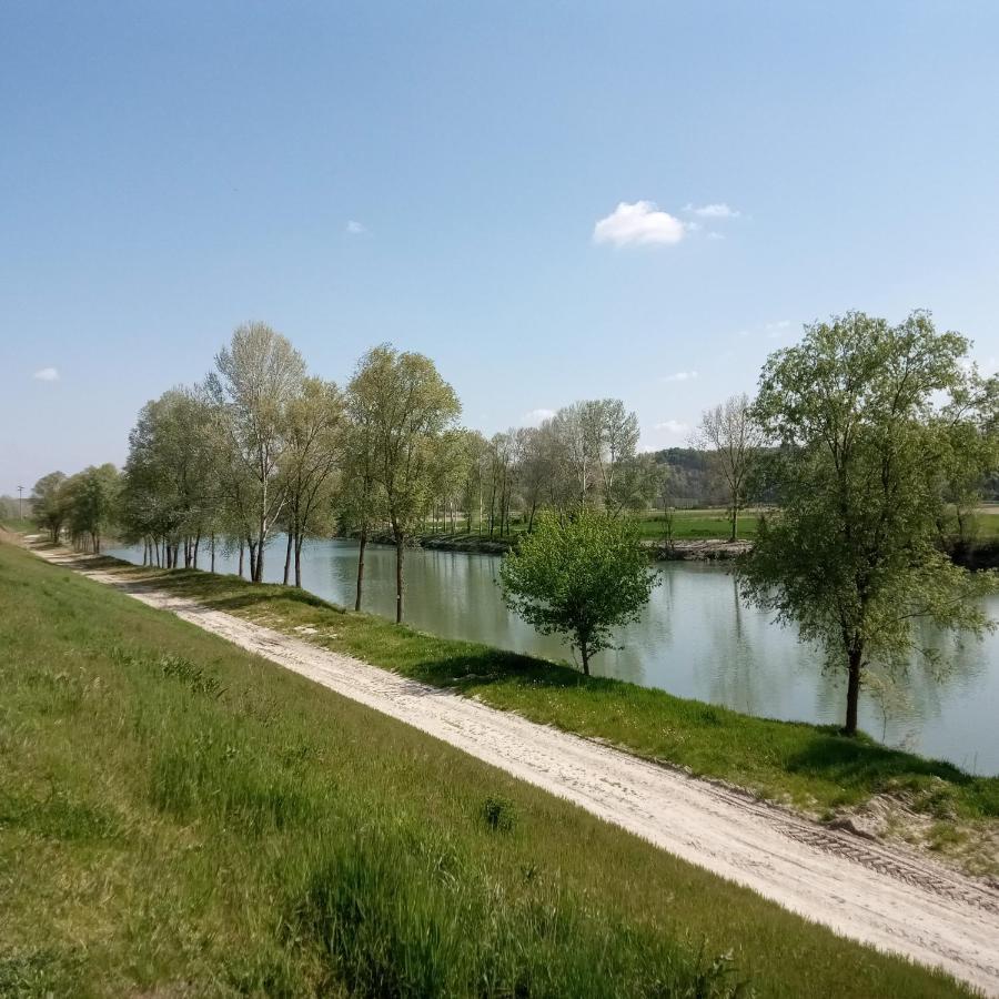 Casa Appartamento Vacanze La Fermata Delle Rondini Castello di Annone Екстериор снимка